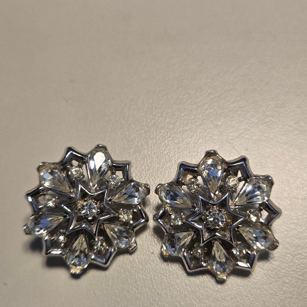 Vintage Trifari Snowflake Rhinestone Clip-On Earrings | Silver Tone Starburst Ho